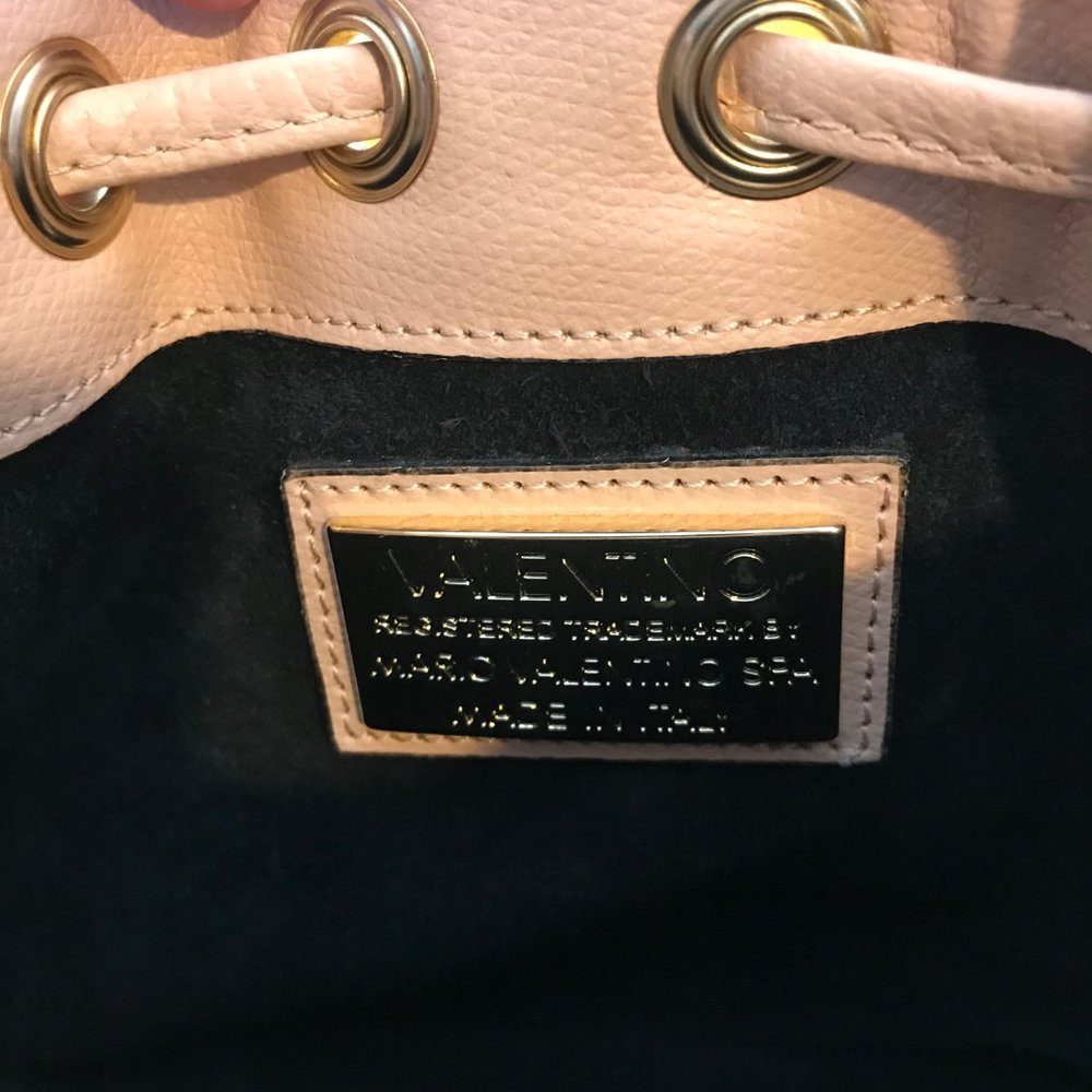 Valentino by Mario Valentino Bucket Bag Crossbody Purse Pink Leather Gold Chain - Picture 9 of 11